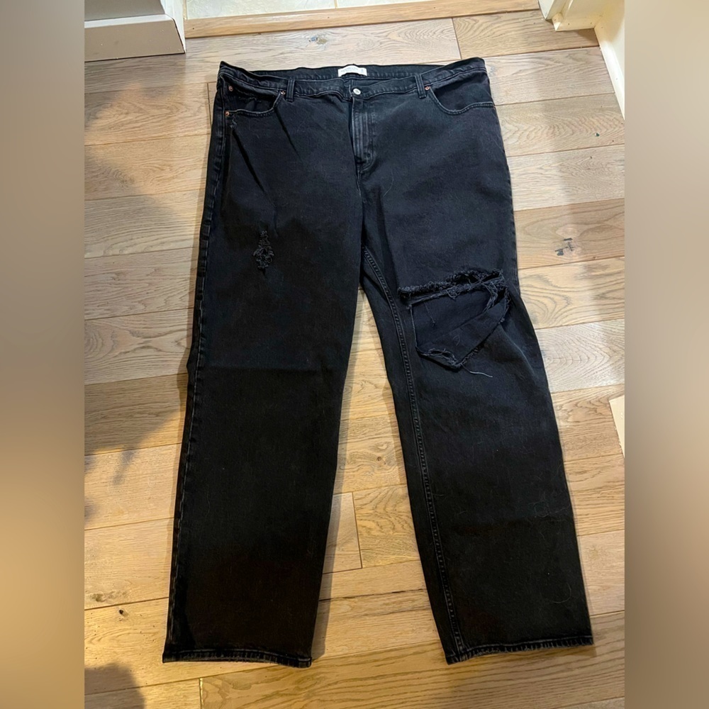 Abercrombie & Fitch Distressed 90s Relaxed Jean High Rise Jean, size 36 (22 L)